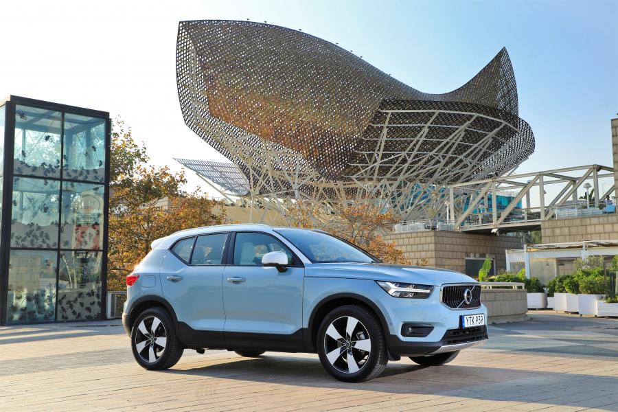  Volvo XC40 D4 Momentum 2017 года  (WW) (фото 15 из 45)
